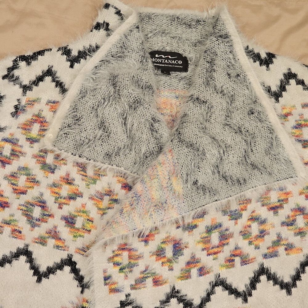 Aztec Patterned Women's Cardigan - Picture 5 of 15